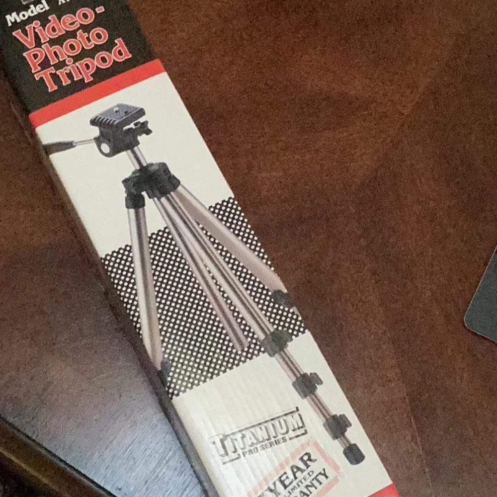 NIB Vidpro - photo /video tripod.